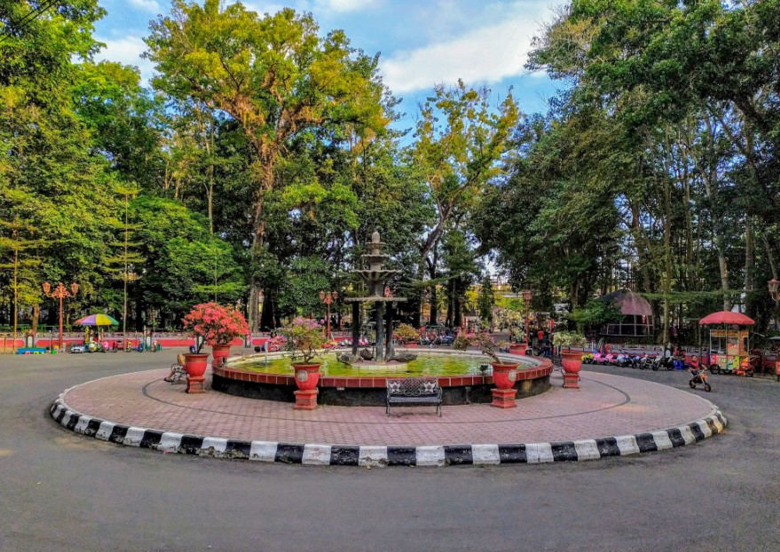 Taman Kebon Rojo Blitar